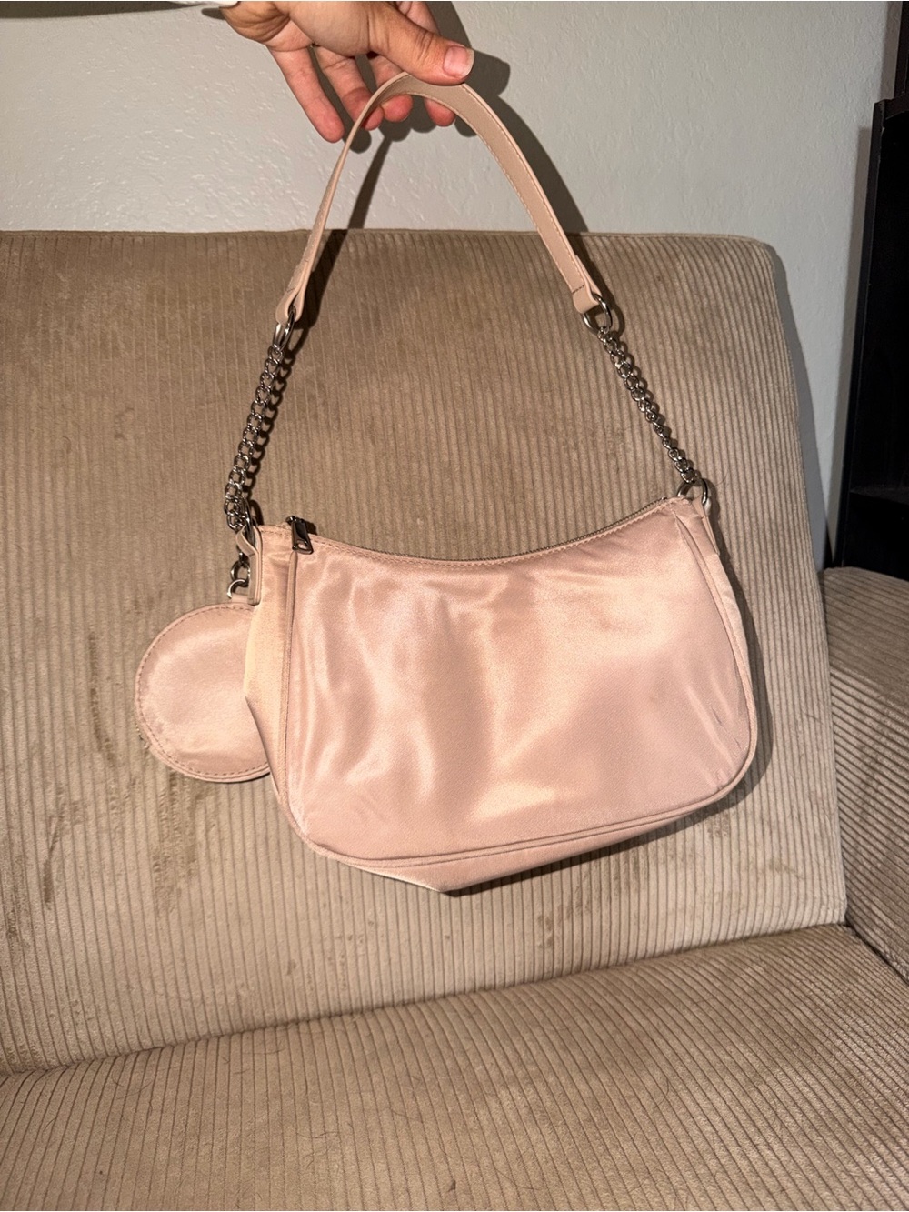 Stylish Blush Shoulder Bag with Chain Accent